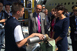 GIFAS-Visite de la Ministre Najat Vallaud-Belkacem à l’Avion des Métiers